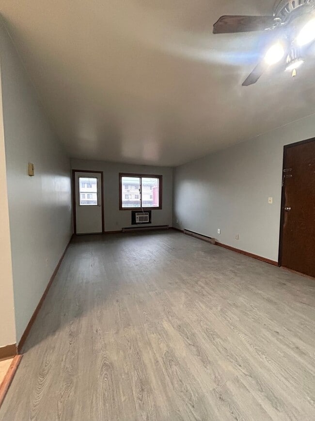 Building Photo - 950 N Kelly St
