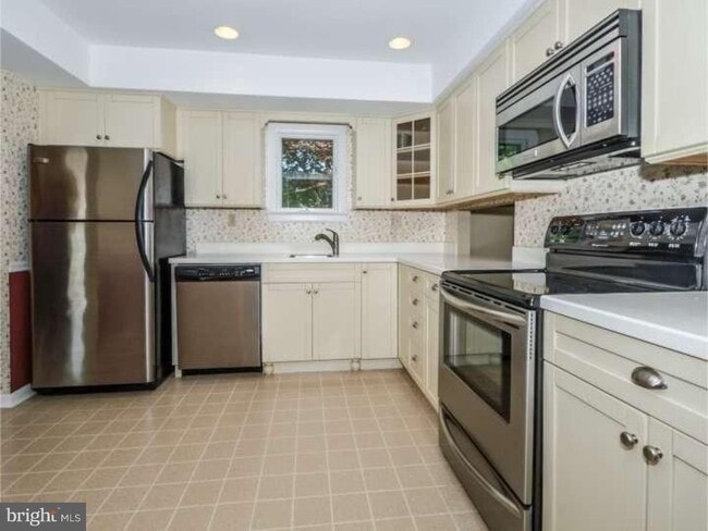 Building Photo - 125 Westbury Ct