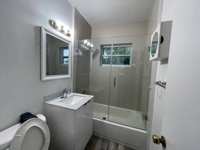 Building Photo - 1111 SW 37th Ave