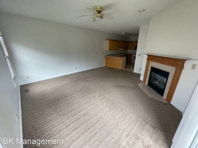 Building Photo - 3 br, 3.5 bath House - 301 E Pine Avenue