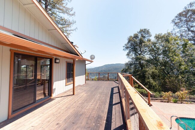 Building Photo - 3.5 Acre View Property Just a Few Minutes ...