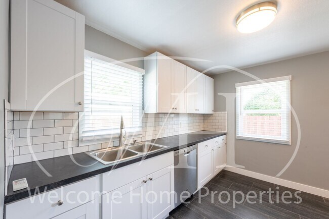 Building Photo - Gorgeous 3 Bedroom Home on Corner Lot