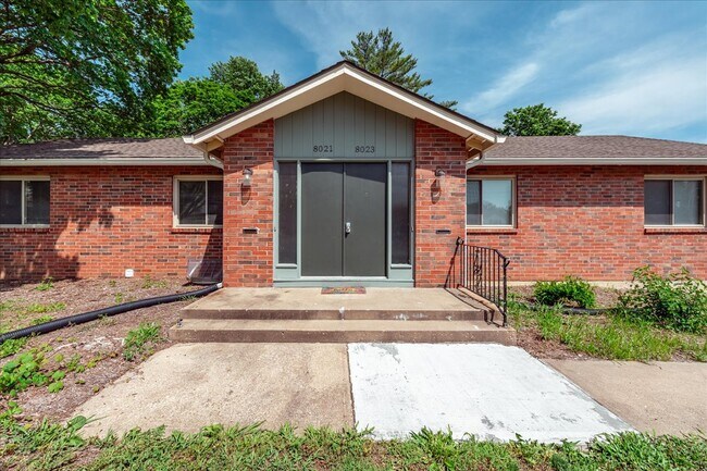 Foto del edificio - 8021 Holmes Rd