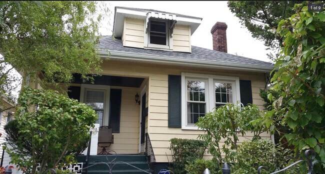 Building Photo - 3003 10th St NE