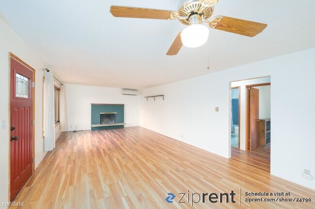 Foto del edificio - 3 br, 1 bath House - 13620 SE Raymond St, ...