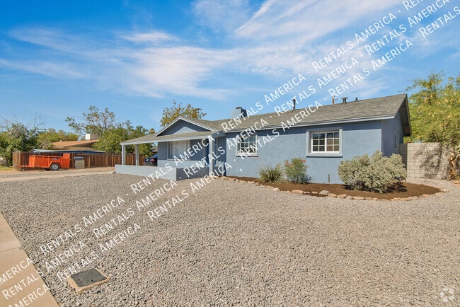 Building Photo - 3213 S Albert Ave