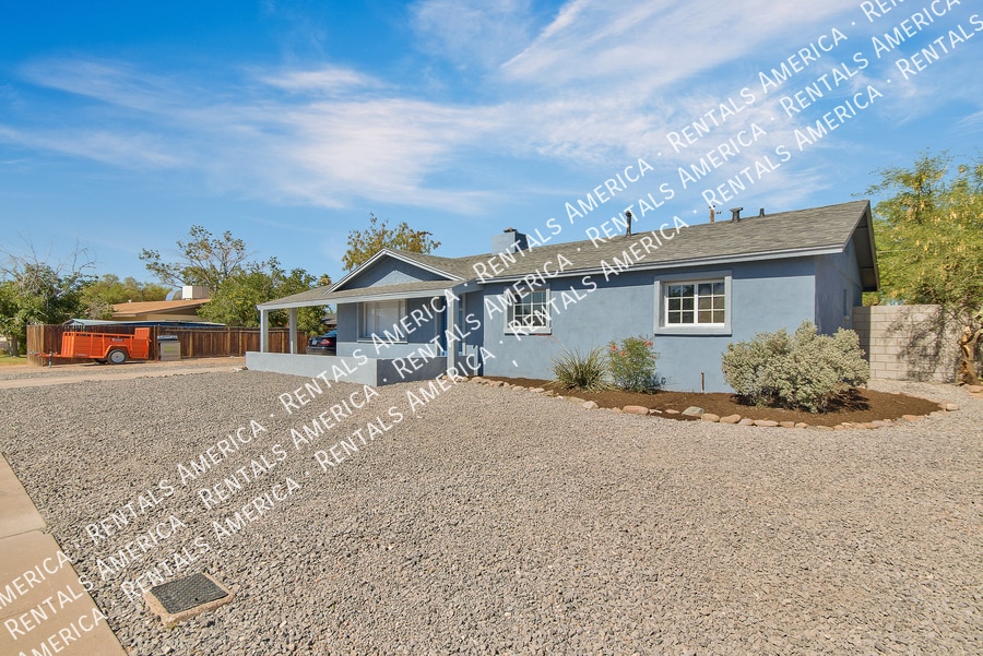 Primary Photo - 3213 S Albert Ave