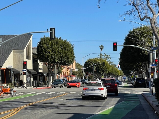 Location shot - 604 Montana Ave