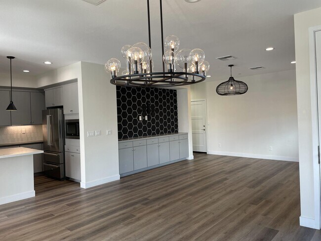 Building Photo - 2730 Bella Cir