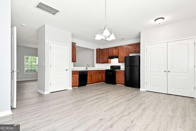 Foto del edificio - 8643 Thomas Ln