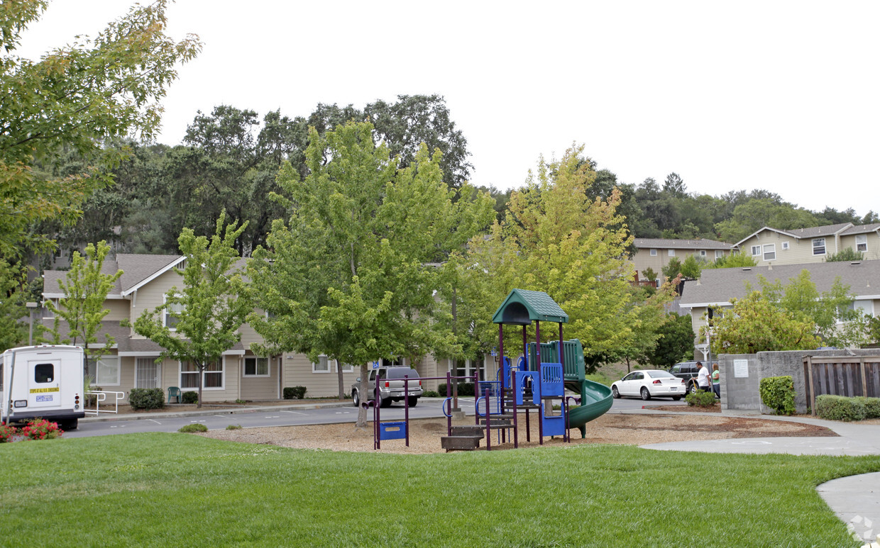 Building Photo - Canyon Run Apartments