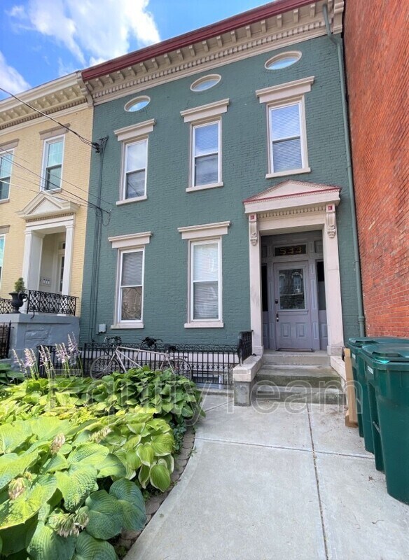 533 Milton St Unit Apt 1, Cincinnati, OH 45202 Condo for Rent in