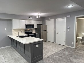Building Photo - 921 Minns Dr
