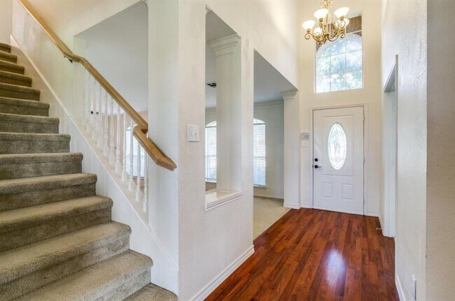 Building Photo - 1282 Bradford Dr