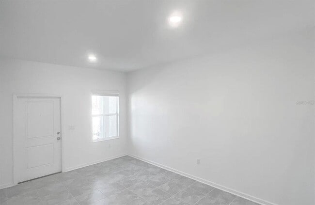 Building Photo - 2562 Skyline Lp