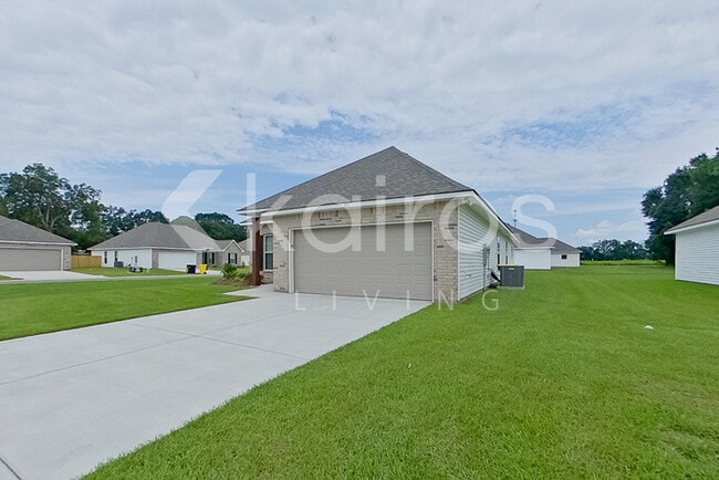 Building Photo - 101 Rainfall Ln
