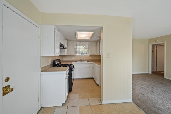 Foto del edificio - 1615 Hidden Valley Dr