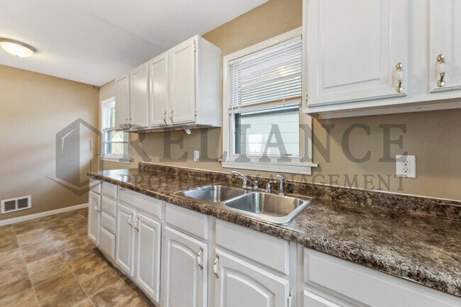 Foto del edificio - 2118 E 1st St N