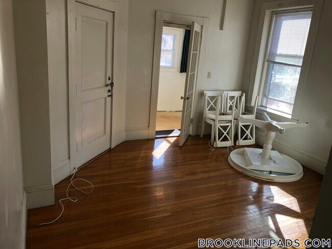 Foto del edificio - 1477 Beacon St