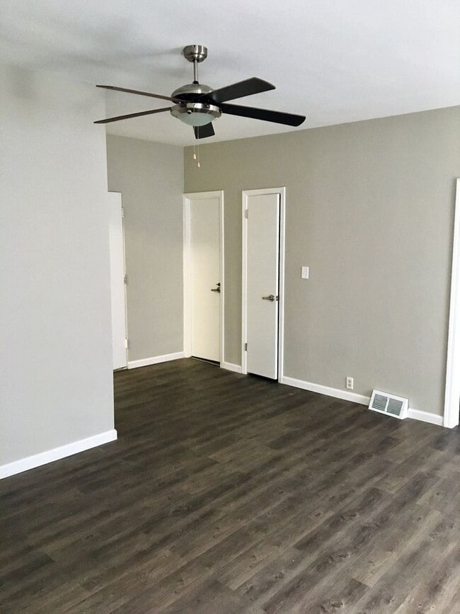 Building Photo - *** Amazing Apartment in Mt. Washington * Pet Friendly * Duplex style * Available Now * Spacious ...