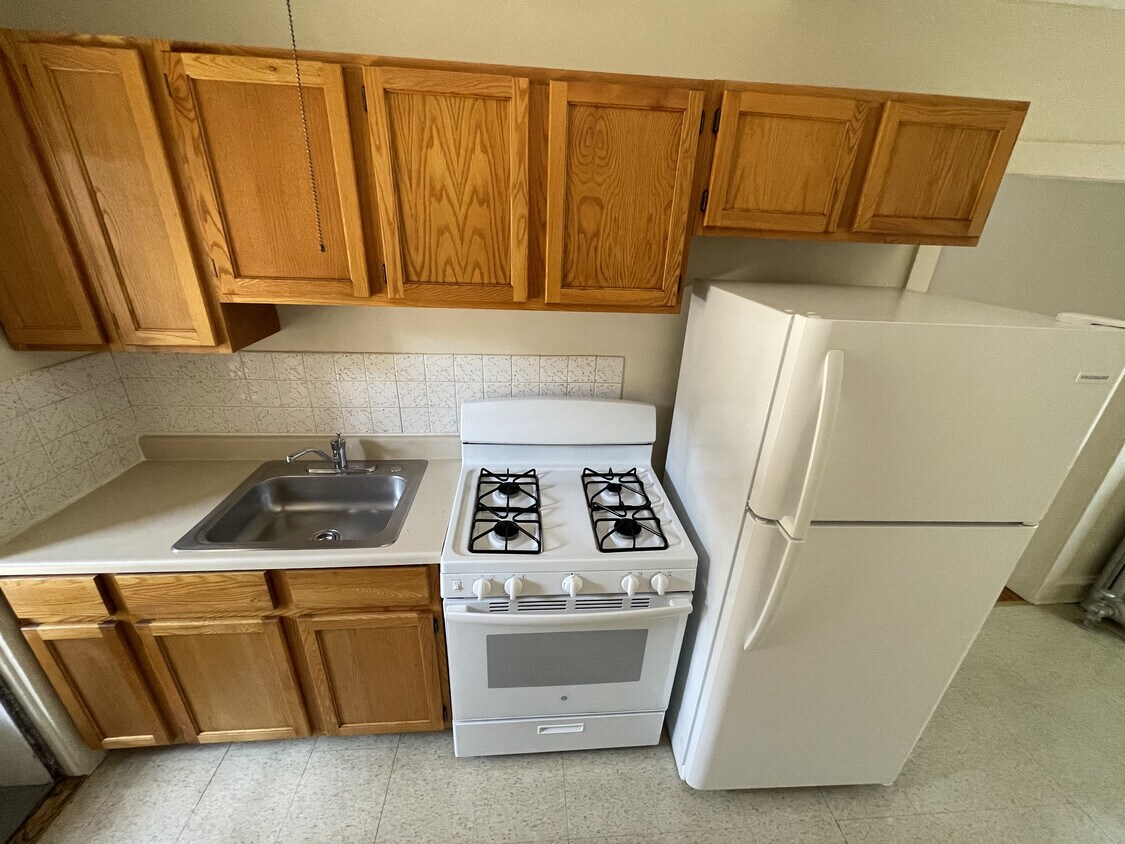 Photo - 3621 W Roscoe St (Chicago, IL)