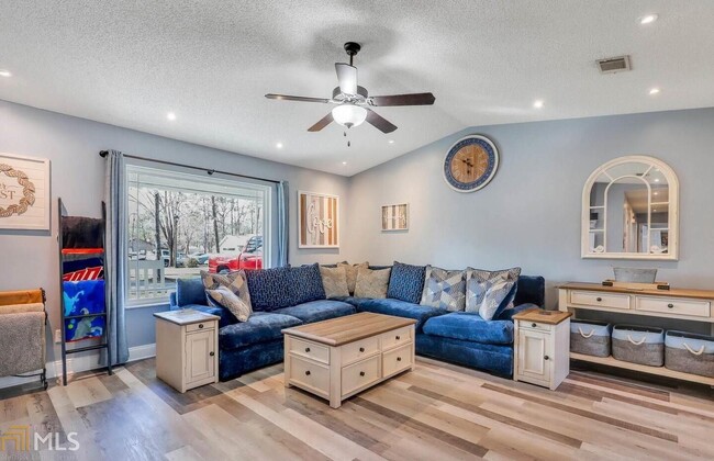 Foto del edificio - 106 Creekwood Ln