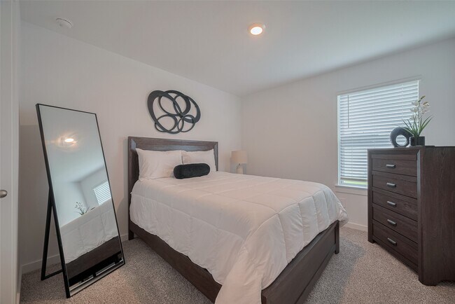 Foto del edificio - 3113 Crown Gate Dr