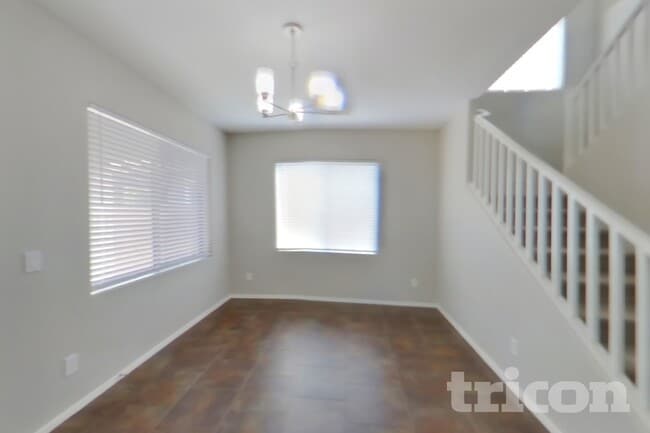 Building Photo - 4930 E Del Rio Dr