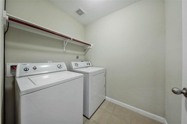 Building Photo - 2614 Skyview Crest Ct