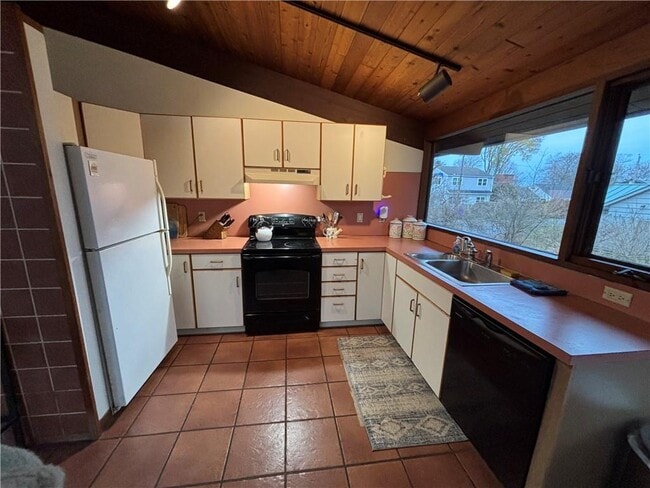 Foto del edificio - 278 Charlestown Beach Rd