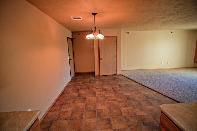 Building Photo - 4520 E 53rd St