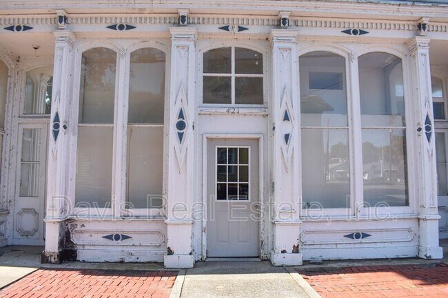 Building Photo - 421 Canal St
