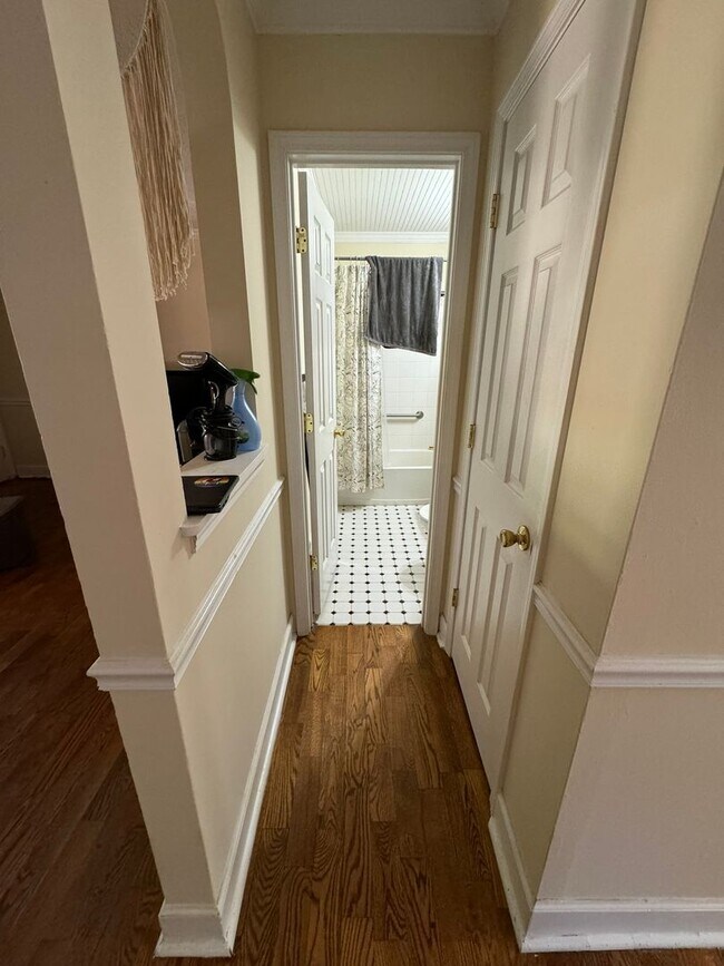 Foto del edificio - Cute and Quiet West Side Duplex!