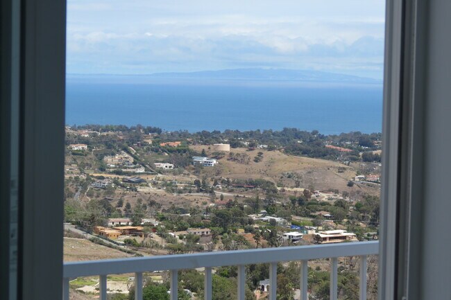 Foto del edificio - 30001 Zenith Point Rd