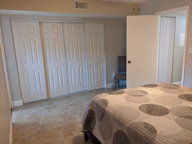 Master bedroom - 10034 64th Ave N