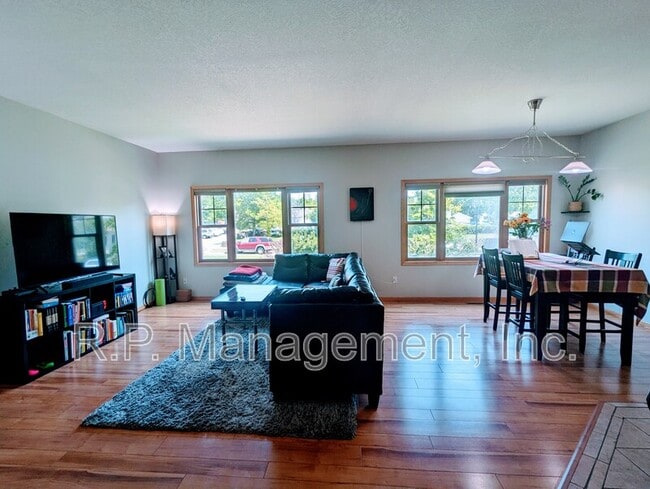 Building Photo - 3128 Lyndale Ave S