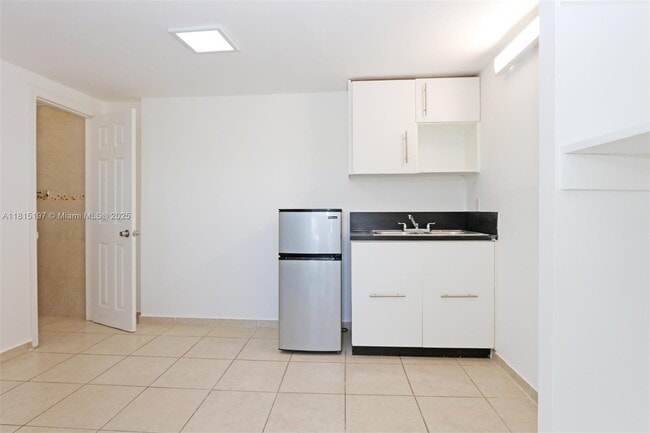 Foto del edificio - 2385 SW 15th St