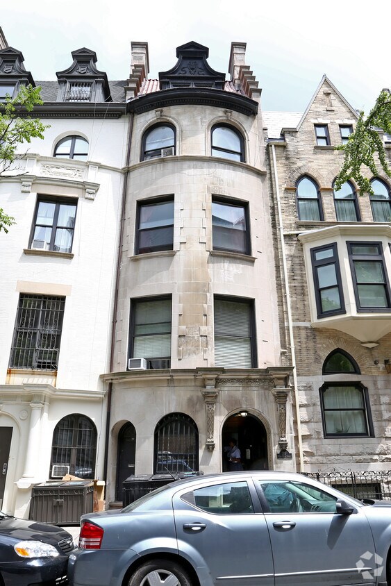 Building Photo - 319 W 80th St