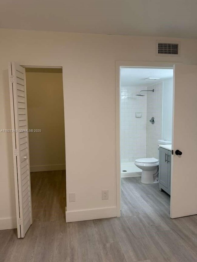 Building Photo - 10020 Winding Lake Rd