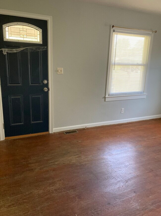 Living Room - 3108 Tansel Rd