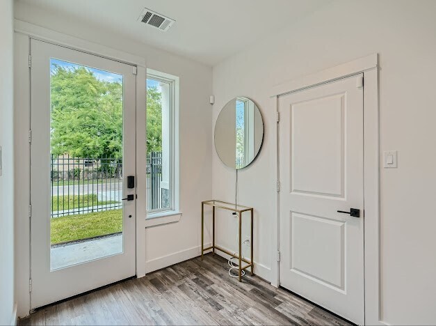 Building Photo - 4902 Nichols St