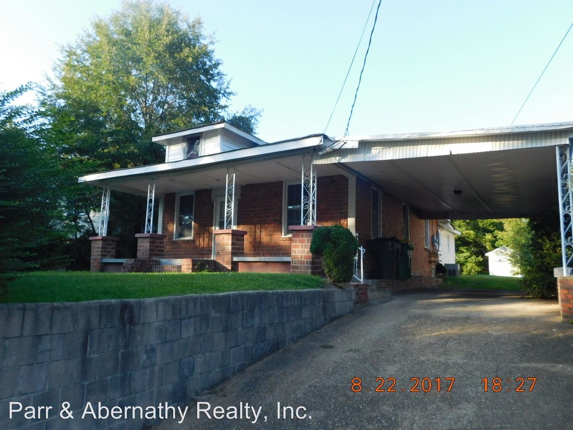 Primary Photo - 1005 Roanoke Ave