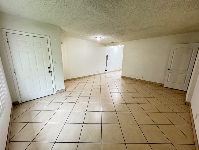 Building Photo - 314 W Providencia Ave