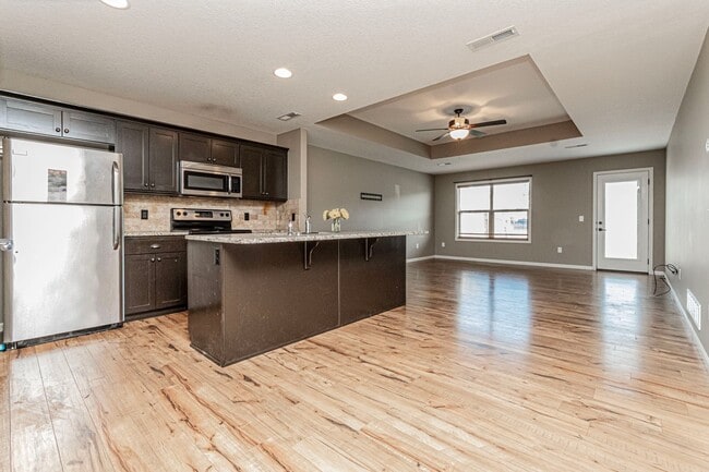 Building Photo - Duplex in Prairie Lakes