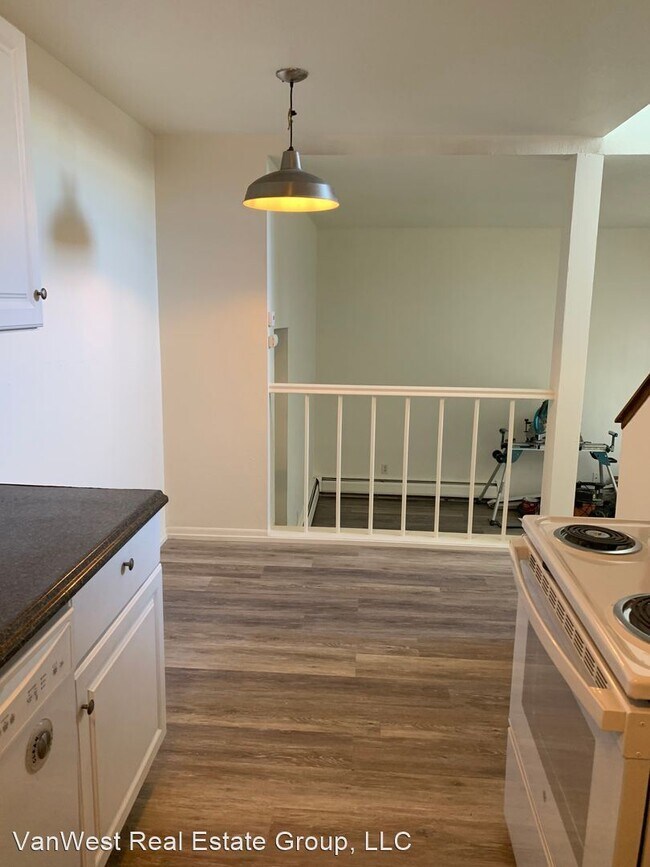 Building Photo - 2 br, 2 bath House - 1315 Estes St Unit 16-C