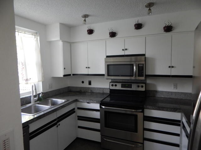 Building Photo - 1906 Mainsail Cir