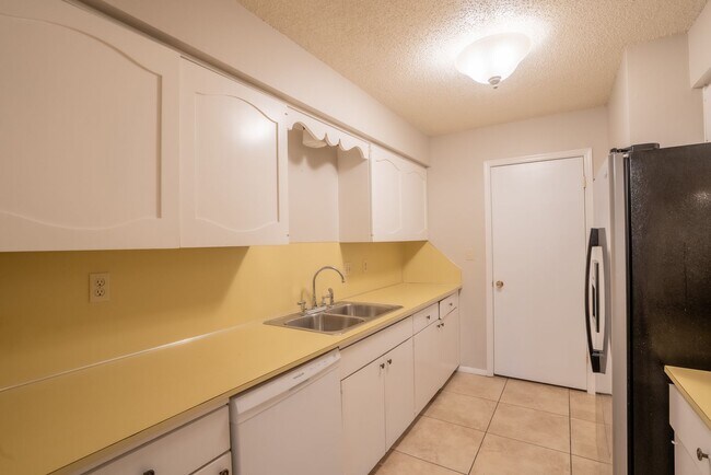 Foto del edificio - 6119 S Troost Ave