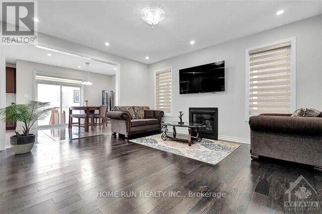 Building Photo - 574 Malahat Way