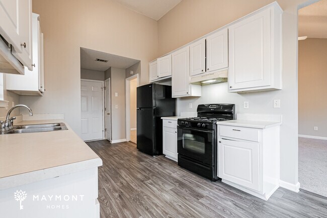 Foto del edificio - 1045 Meadow Glen Cir