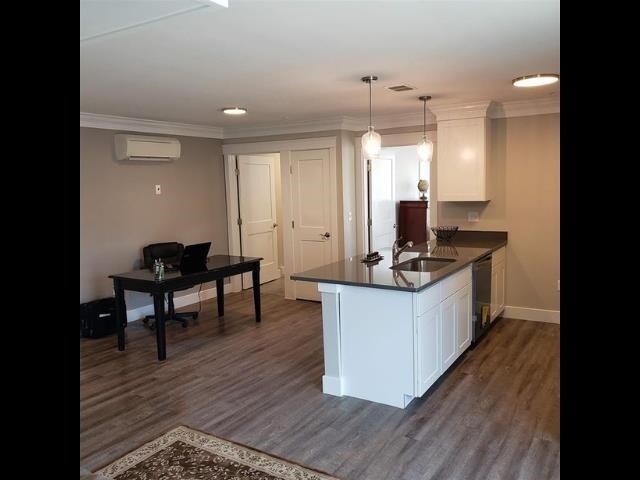 Building Photo - 10 4th St